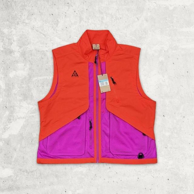 Nike Men's Gilet - Red - M on Productcaster.