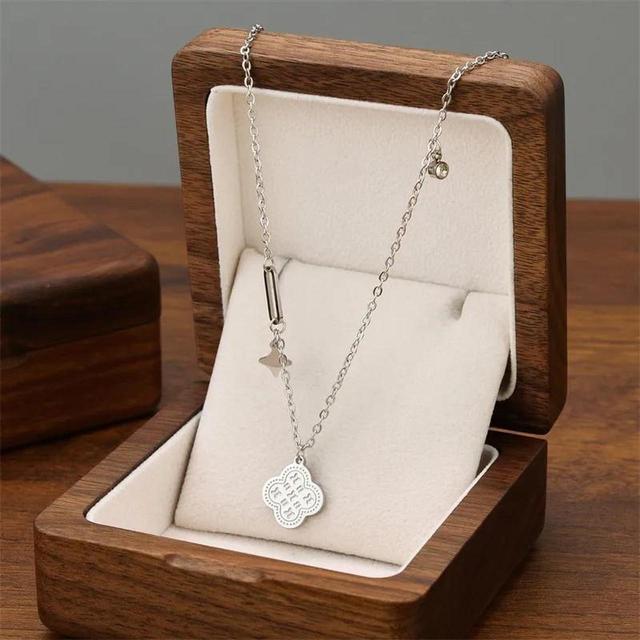 !M?ERFECT Women's Necklace - Silver on Productcaster.