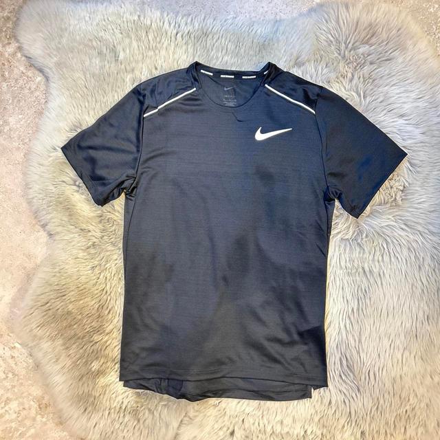 Nike Men's T-shirt - Black - L on Productcaster.