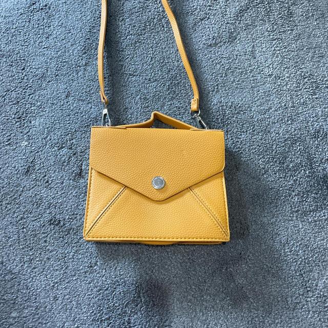 Pull&Bear Women's Bag - Yellow on Productcaster.