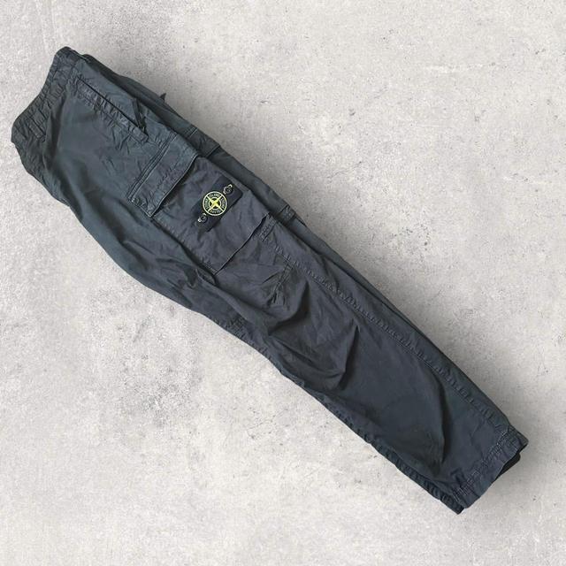 Stone Island Men's Cargo Trousers - Black - 33" on Productcaster.