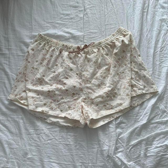 Vintage Women's Shorts - Cream - S on Productcaster.