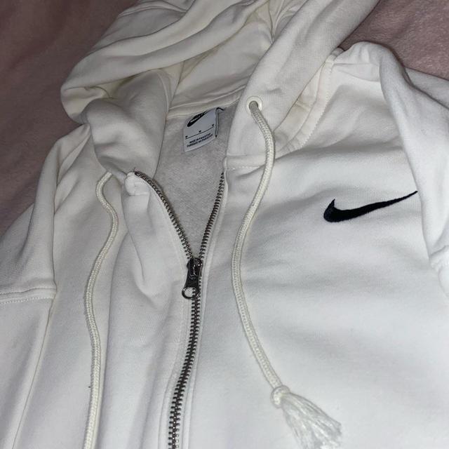 Nike Women's Hoodie - White - M on Productcaster.