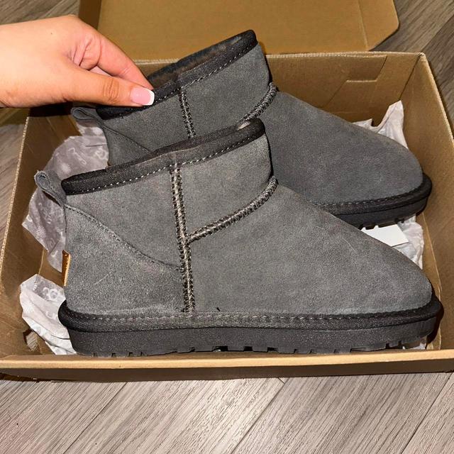 UGG Women's Boots - Grey/Black - UK 6 on Productcaster.