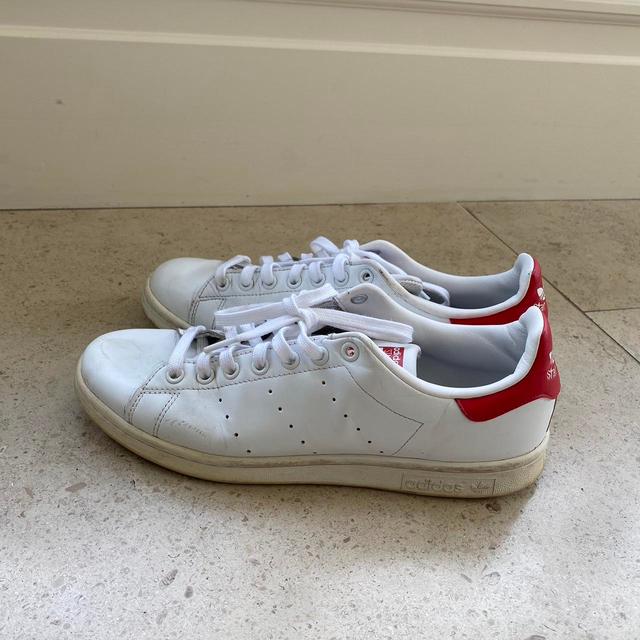 Adidas Men's Trainers - White/Red - UK 9 on Productcaster.