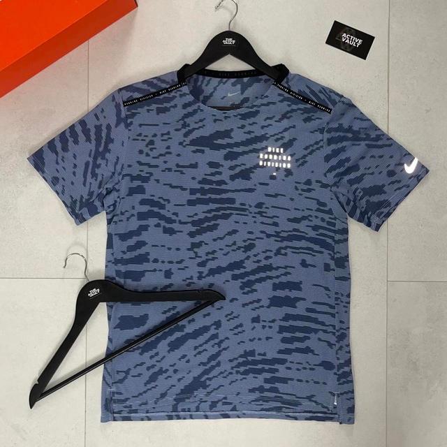 Nike Men's T-shirt - Blue/Navy - M on Productcaster.