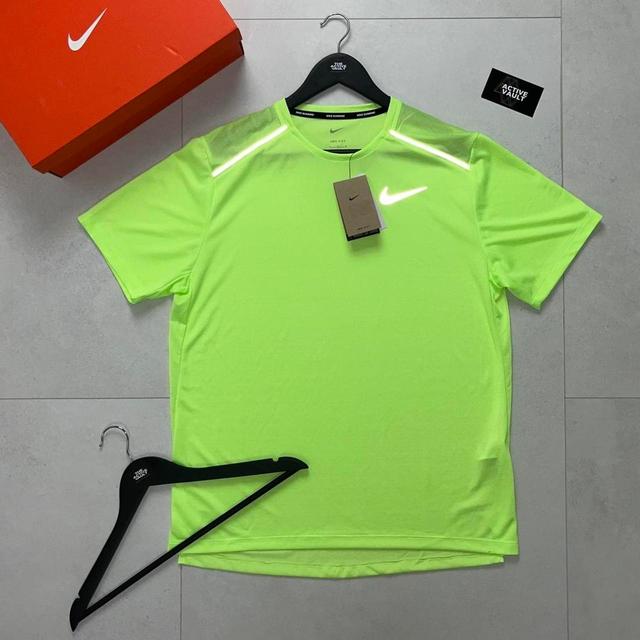 Nike Men's T-shirt - Green - L on Productcaster.