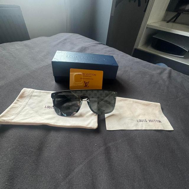 Louis Vuitton Men's Sunglasses - Black on Productcaster.