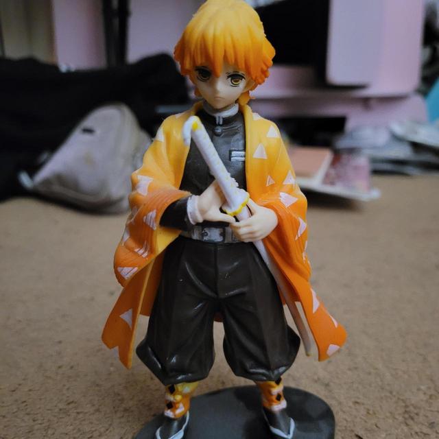 Action figure - Yellow/Orange on Productcaster.