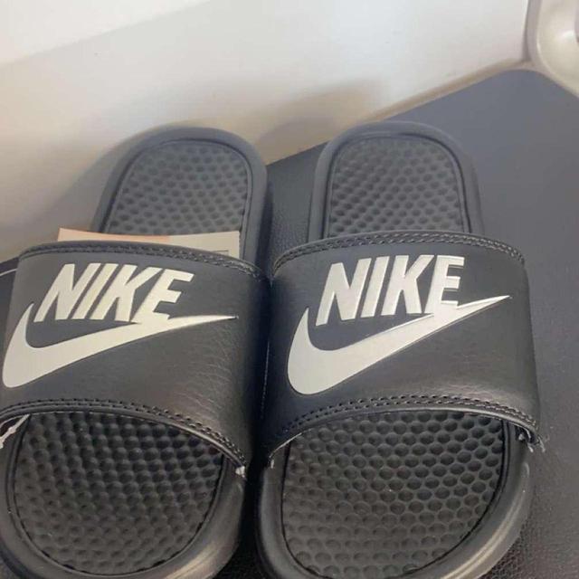 Nike Men's Slides - Black on Productcaster.