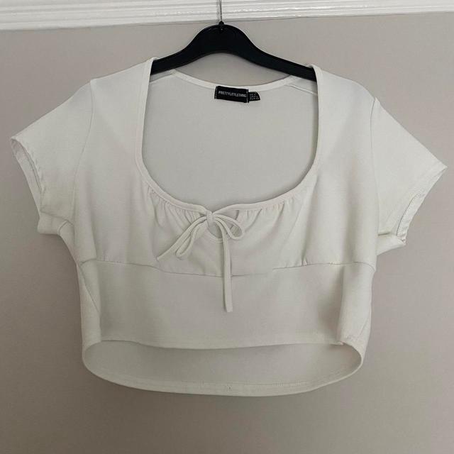 PrettyLittleThing Women's Crop top - White - 16 on Productcaster.