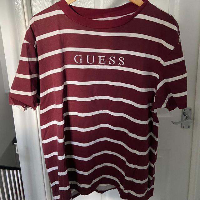 Guess Men's T-shirt - Burgundy - L on Productcaster.