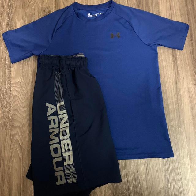 Under Armour Men's T-shirt - Navy - S on Productcaster.