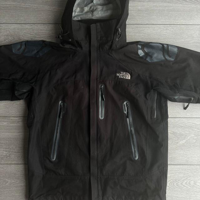 The North Face Men's Windbreaker Jacket - Black - M on Productcaster.