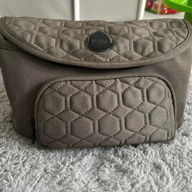 Egg Women's Makeup and wash bags - Grey/Khaki on Productcaster.