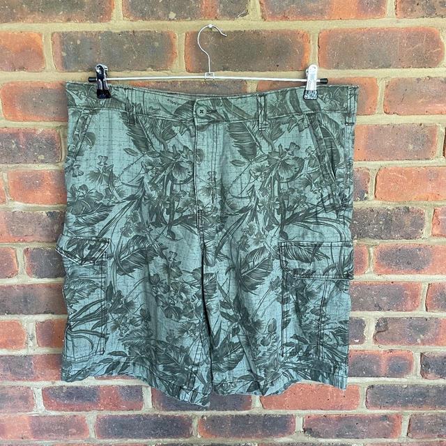 Faded Glory Men's Shorts - Green - 38" on Productcaster.