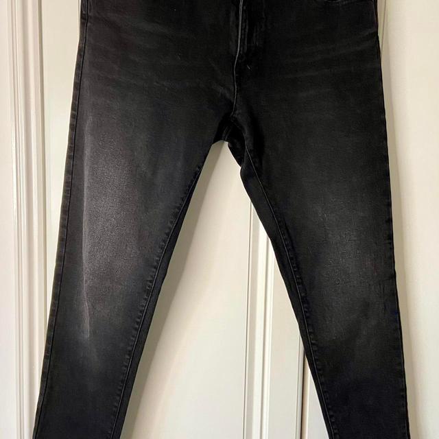 Zara Women's Skinny Distressed Jeans - Black - 42" on Productcaster.