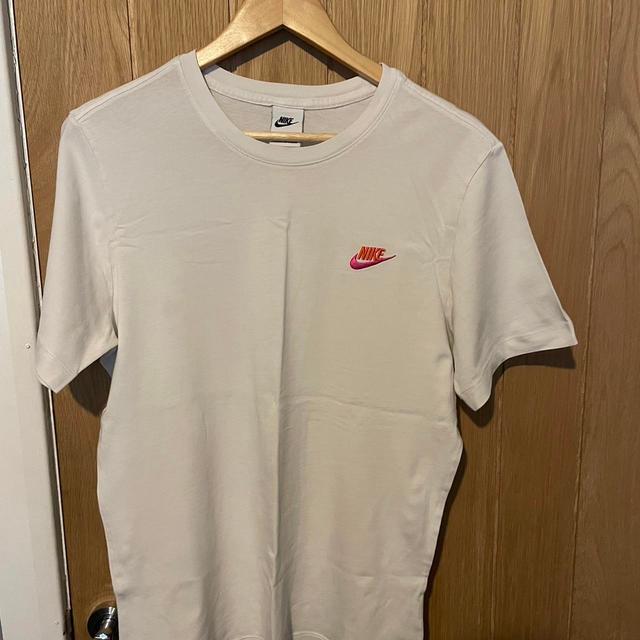 Nike Men's T-shirt - White - M on Productcaster.