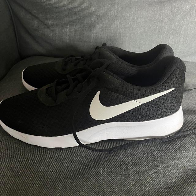 Nike Women's Trainers - Black - UK 6.5 on Productcaster.