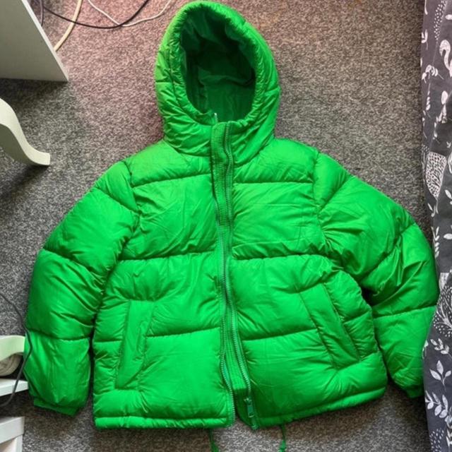 H&M Women's Puffer Jacket - Green/Black - UK 10 on Productcaster.