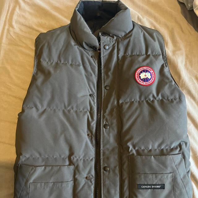 Canada Goose Men's Gilet - Grey - S on Productcaster.