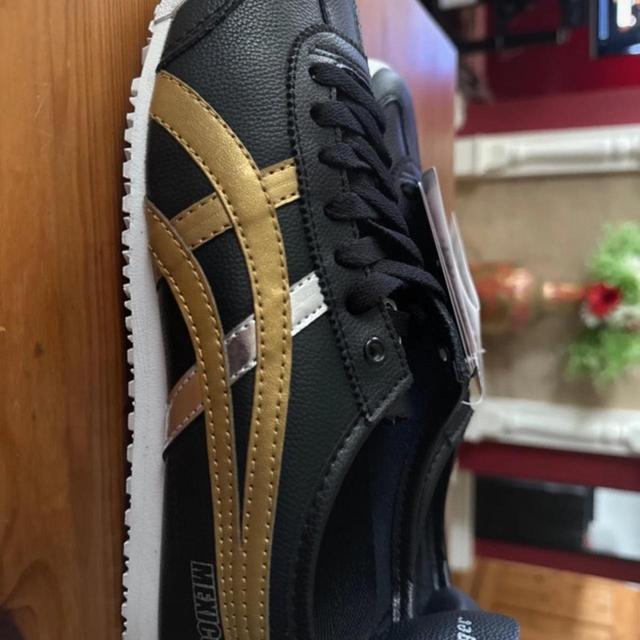 Onitsuka Tiger Men's Trainers - Black/Gold - UK 7.5 on Productcaster.