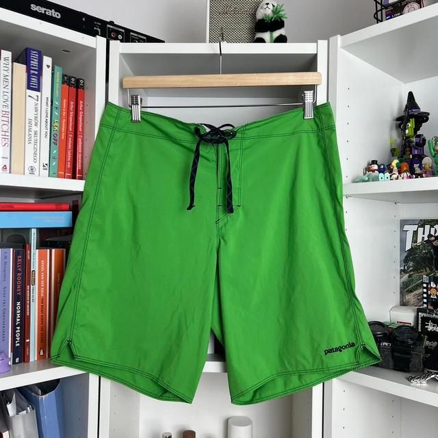 Patagonia Men's Shorts - Green - 32" on Productcaster.