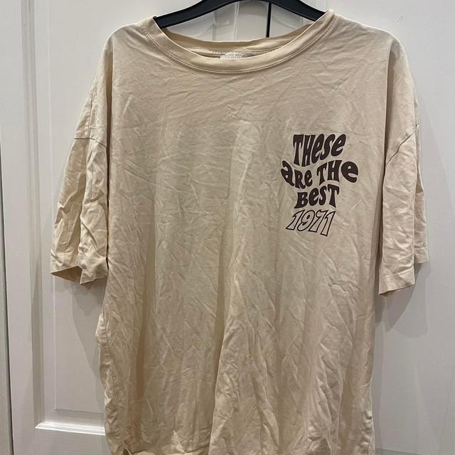 Pull&Bear Women's T-shirt - Cream/Tan - L on Productcaster.