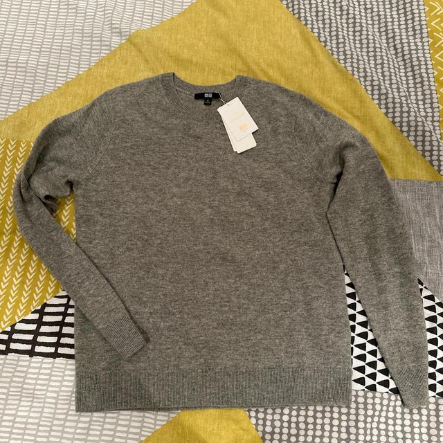 UNIQLO Women's Jumper - Grey - 8 on Productcaster.