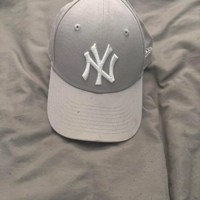 New Era Men's Caps - Grey/White on Productcaster.