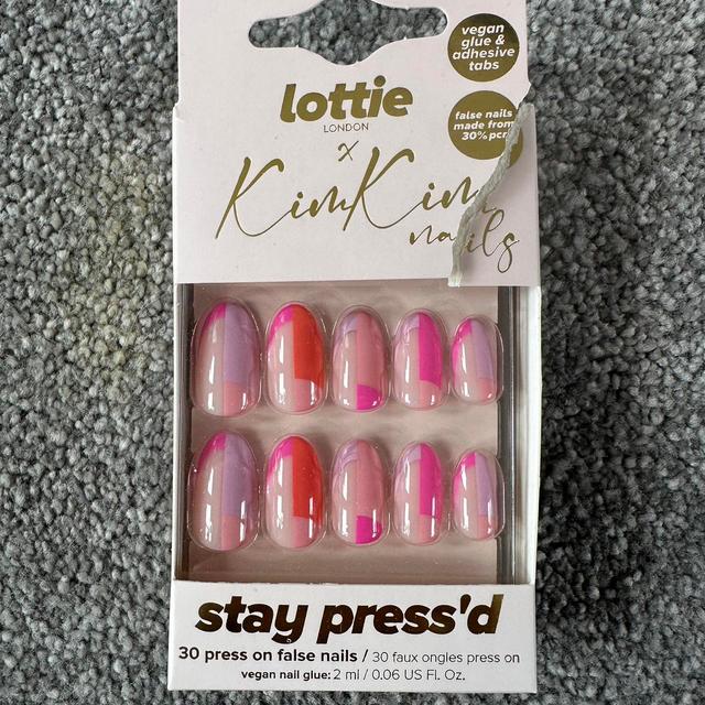 Lottie London False nails - Pink/Multi on Productcaster.