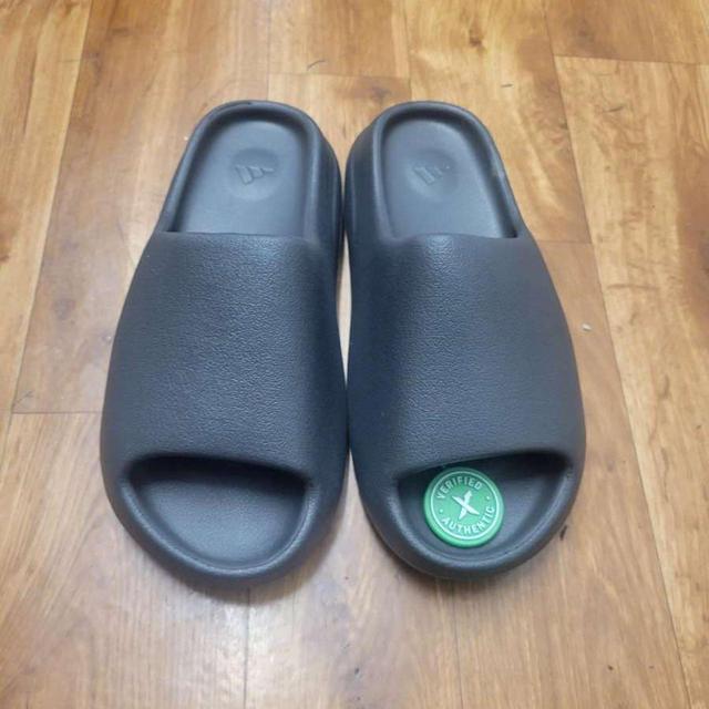 Yeezy Men's Slides - Black - UK 8 on Productcaster.