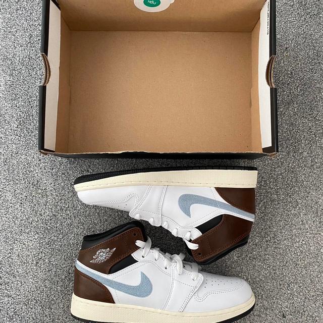 Jordan Kids' Trainers - White/Brown - 5-5.5 on Productcaster.