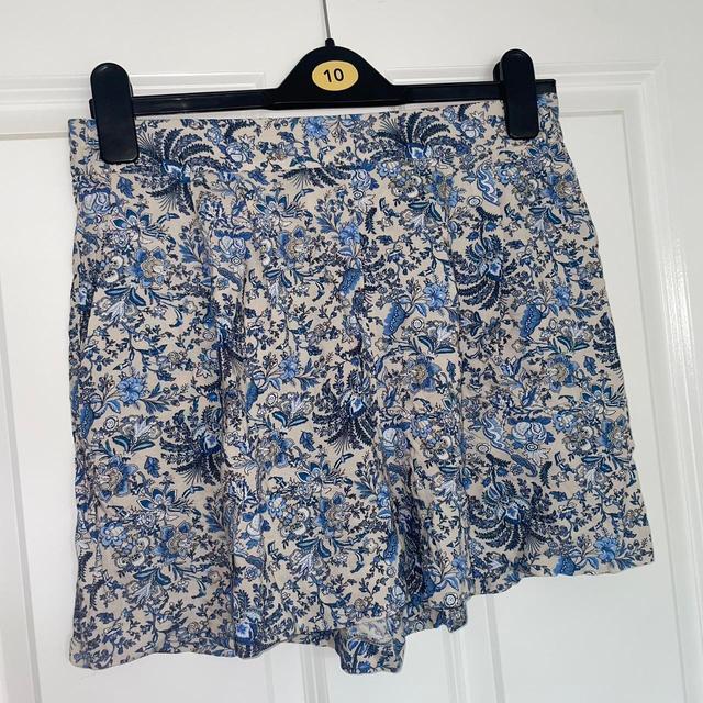 H&M Women's Shorts - Blue/Cream - UK 10 on Productcaster.