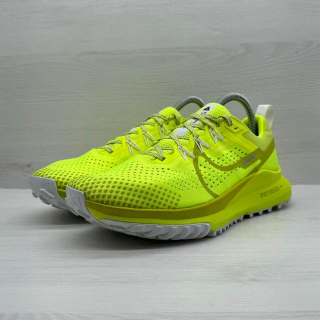 Nike Women's Trainers - Yellow - UK 6.5 on Productcaster.