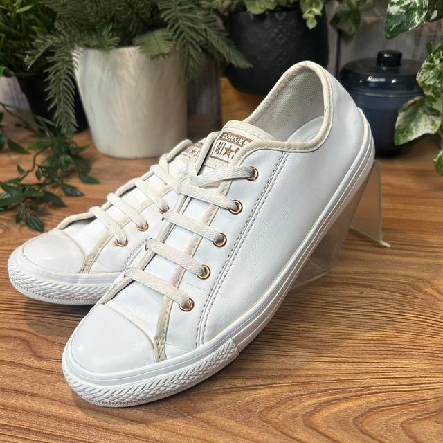 Converse Women's Trainers - White - UK 4 on Productcaster.