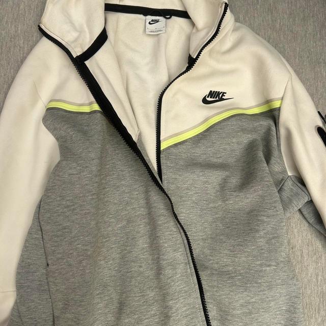 Nike Men's Lightweight Jacket - Grey/White - L on Productcaster.