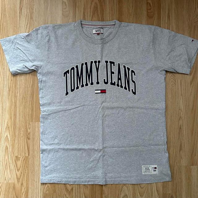 Tommy Hilfiger Men's T-shirt - Grey - XL on Productcaster.