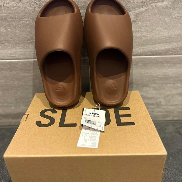 Yeezy Men's Slides - Brown - UK 7 on Productcaster.