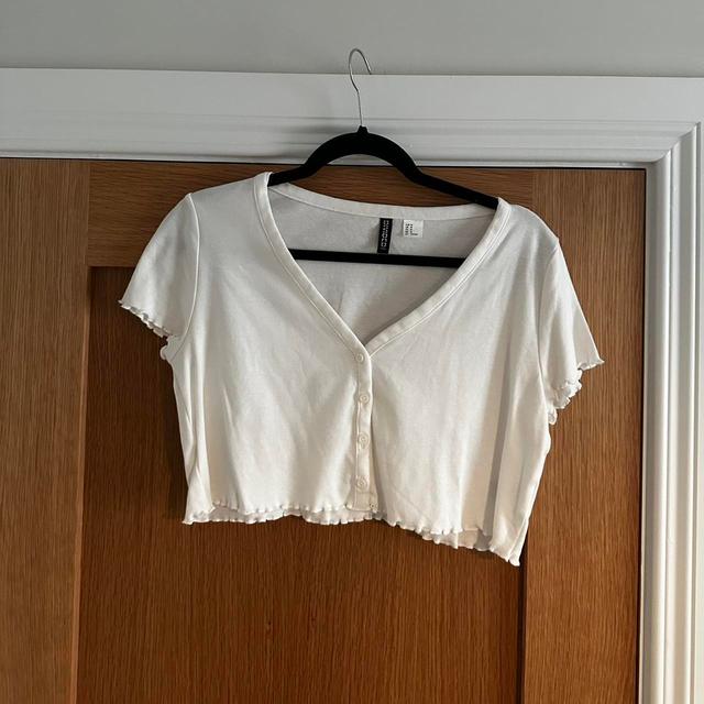 H&M Women's Crop top - White - M on Productcaster.