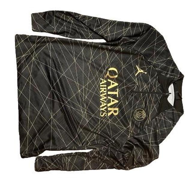 Nike Men's Jumper - Black/Gold - M on Productcaster.