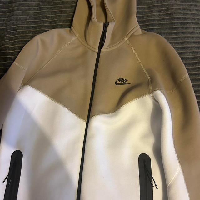 Nike Men's Hoodie - White/Cream - M on Productcaster.