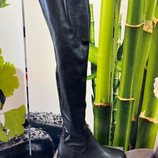 Women's Knee high Boots - Black - UK 7 on Productcaster.