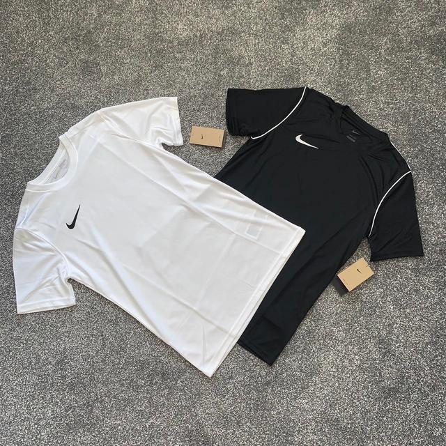 Nike Men's T-shirt - Black/White - M on Productcaster.