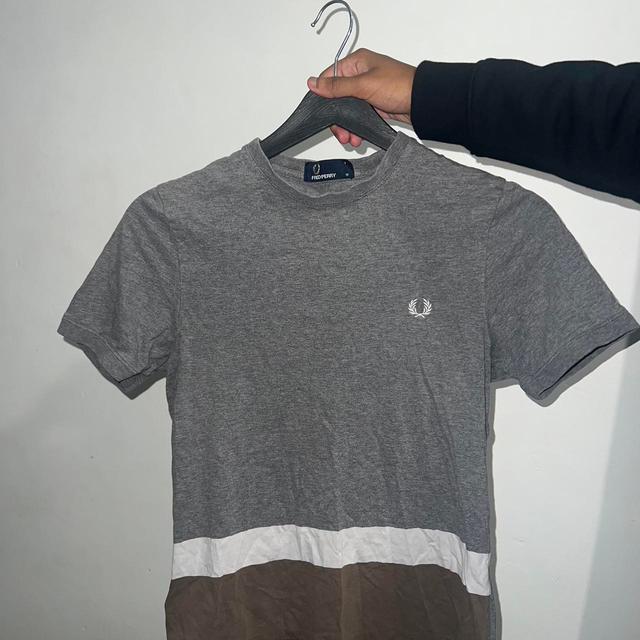 Fred Perry Kids' T-shirt - Grey/Brown - 10 years on Productcaster.