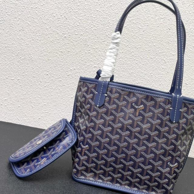 Goyard Women's Shoulder bags - Blue/Navy on Productcaster.