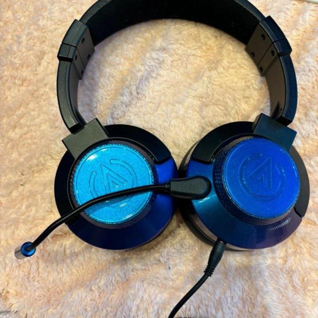 (+) People Headphones - Blue/Black on Productcaster.