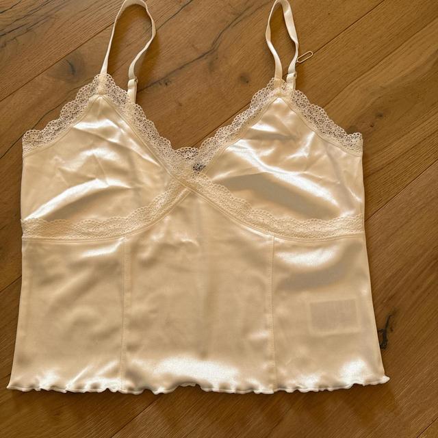 H&M Women's Crop top - White - 8 on Productcaster.