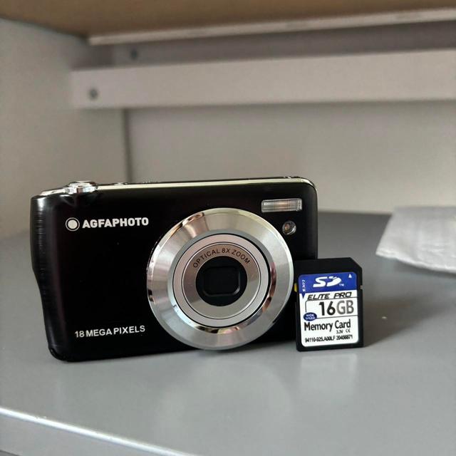 Digital cameras - Black on Productcaster.