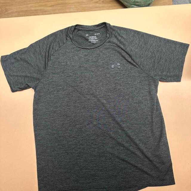 Under Armour Men's T-shirt - Grey - M on Productcaster.